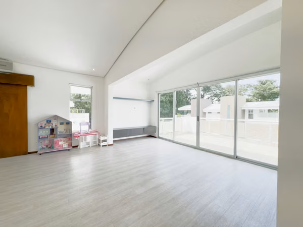 Casa Aura: Moderna casa de 3 pisos en el corazón de Santa Ana