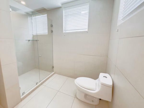 Casa Aura: Moderna casa de 3 pisos en el corazón de Santa Ana