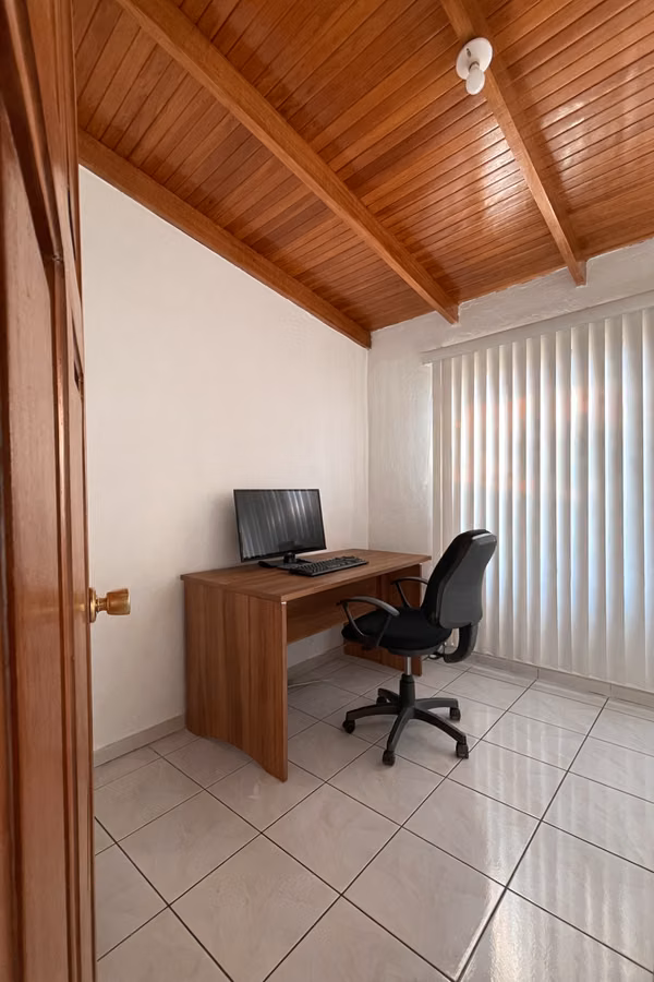 Casa en venta en Mercedes Sur, Heredia — espacio real, ubicación y presencia