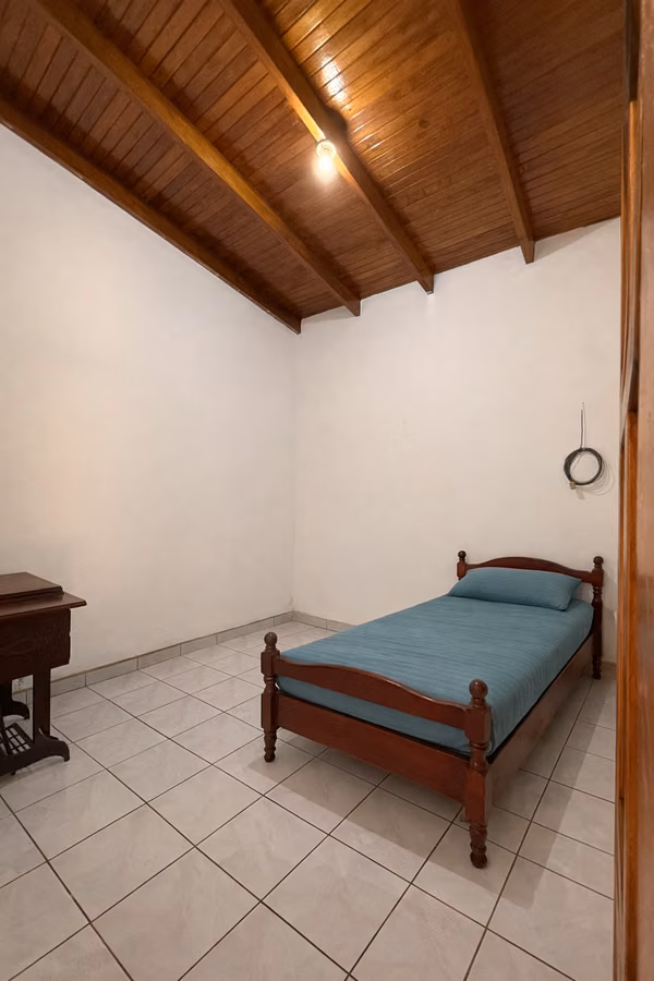 Casa en venta en Mercedes Sur, Heredia — espacio real, ubicación y presencia