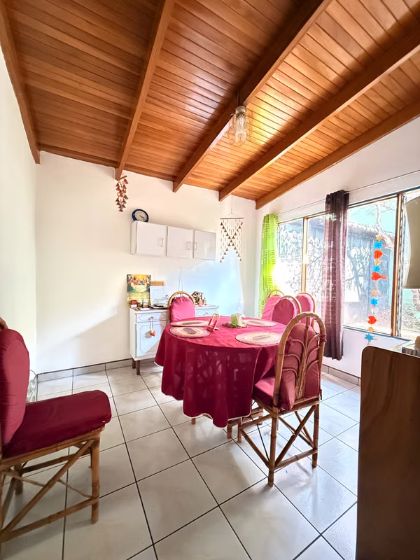 Casa en venta en Mercedes Sur, Heredia — espacio real, ubicación y presencia