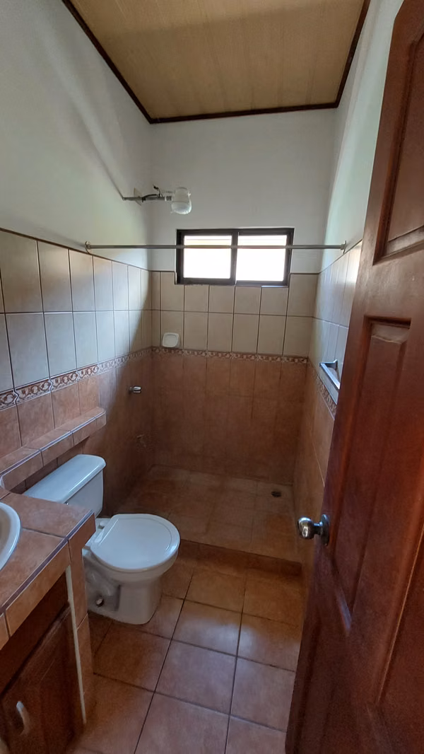 PLAYA JACO, LINDA CASITA de 1 piso en Condominio