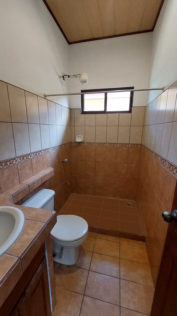 PLAYA JACO, LINDA CASITA de 1 piso en Condominio