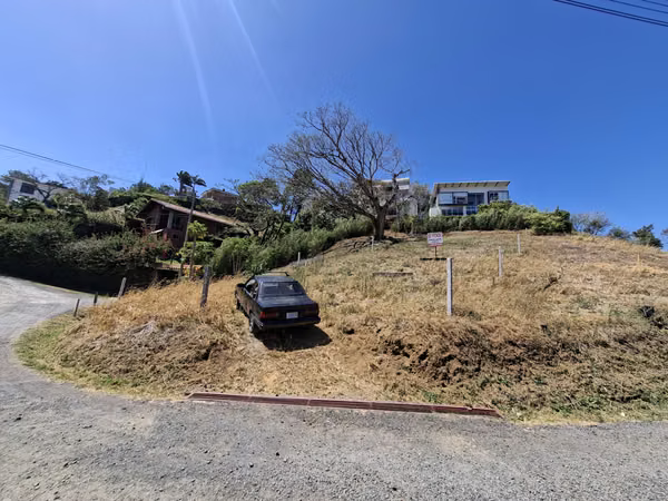 LOTE EN VENTA. 465 M2. VISTAS ZONA RESIDENCIAL.