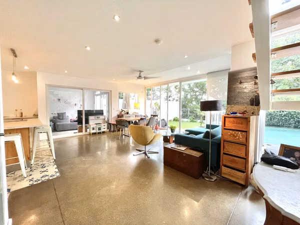 VENTA DE APARTAMENTO CON PISCINA Y JARDIN, SANTA ANA, RIO ORO