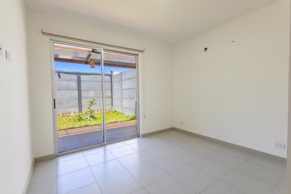 ¡Casa en alquiler ubicada en condominio en Desamparados de Alajuela!