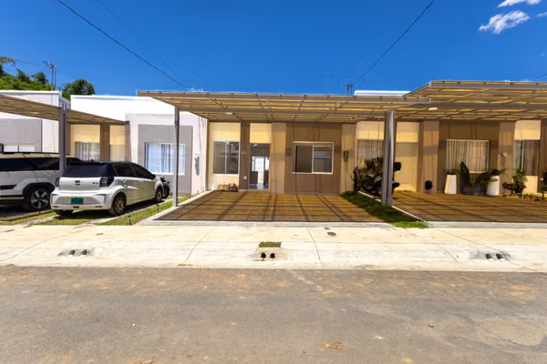 ¡Casa en alquiler ubicada en condominio en Desamparados de Alajuela!