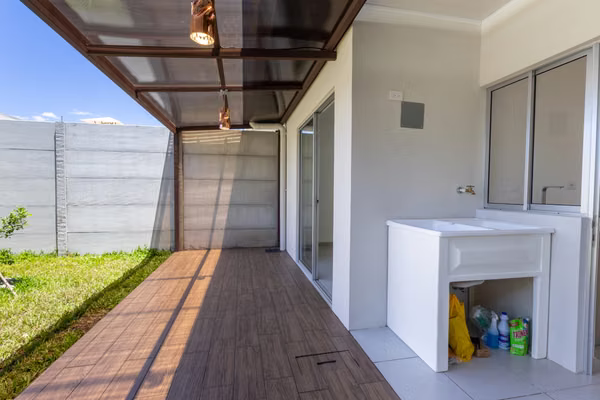 ¡Casa en alquiler ubicada en condominio en Desamparados de Alajuela!