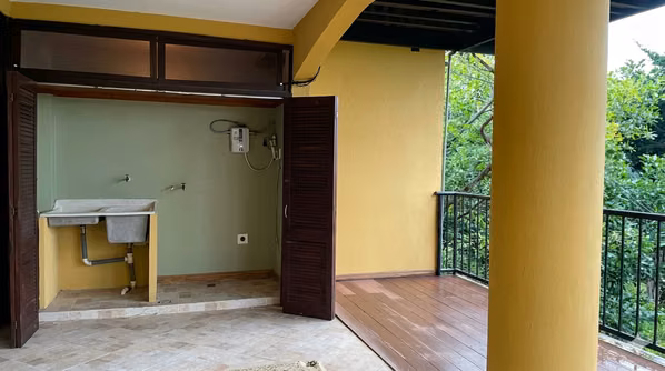 Inversión en Santa Bárbara | 3 Casas + Uso Mixto + 2.158 m² | Alto Potencial de Renta