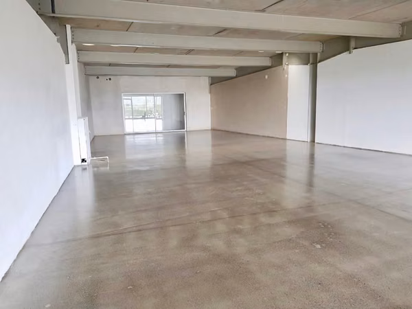 Commercial space / Warehouse / Office 150 m² - Guachipelín