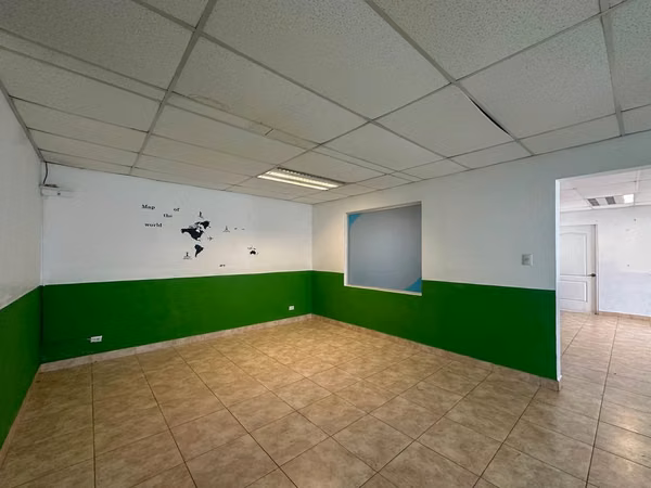 ALQUILER DE CASA DE USO COMERCIAL EN GUACHIPELÍN