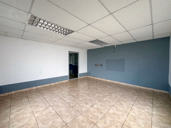 ALQUILER DE CASA DE USO COMERCIAL EN GUACHIPELÍN