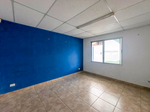 ALQUILER DE CASA DE USO COMERCIAL EN GUACHIPELÍN