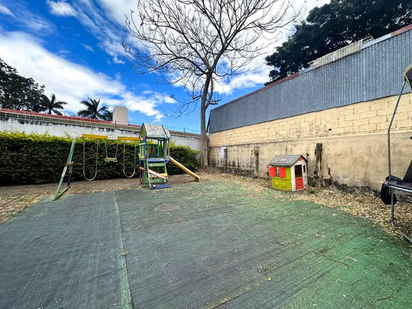 ALQUILER DE CASA DE USO COMERCIAL EN GUACHIPELÍN