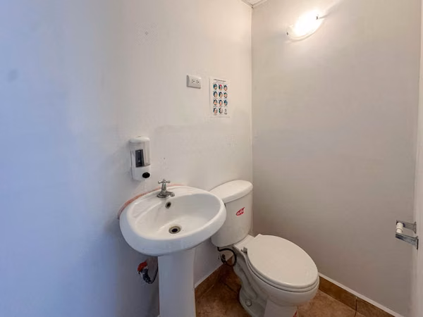 ALQUILER DE CASA DE USO COMERCIAL EN GUACHIPELÍN