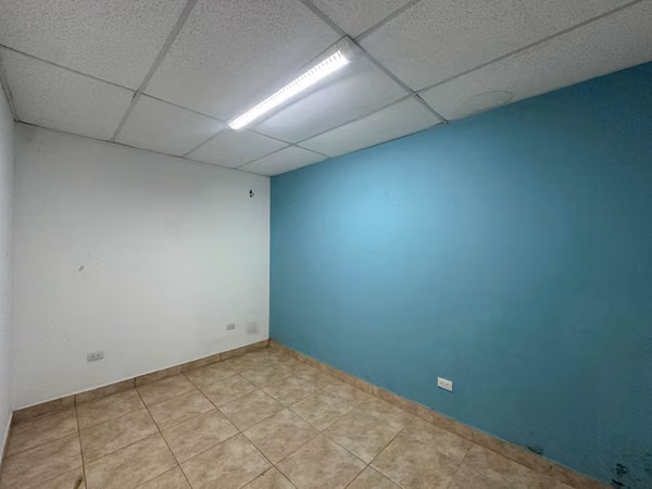ALQUILER DE CASA DE USO COMERCIAL EN GUACHIPELÍN