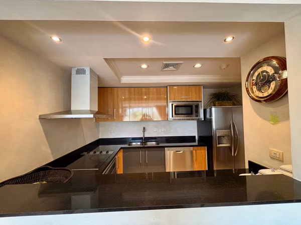 ALQUILER DE APARTAMENTO EN EL CORTIJO LOS LAURELES, ESCAZÚ AMUEBLADO