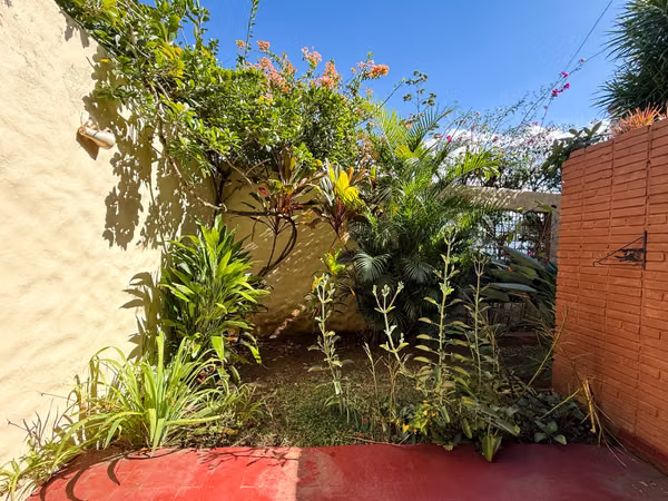 Casa en lote esquinero con vista al campo de golf – Cariari