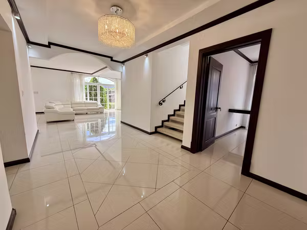 Venta de Espectacular casa en Colinas de Montealegre de 3 habitaciones.