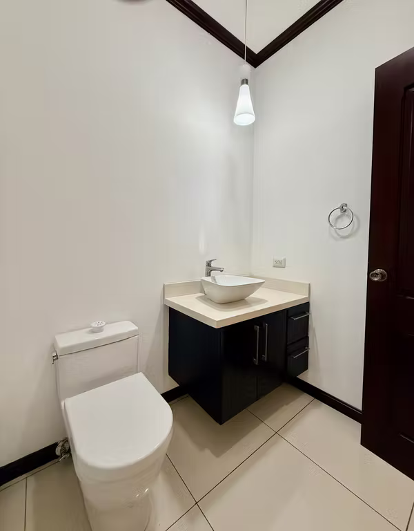 Venta de Espectacular casa en Colinas de Montealegre de 3 habitaciones.