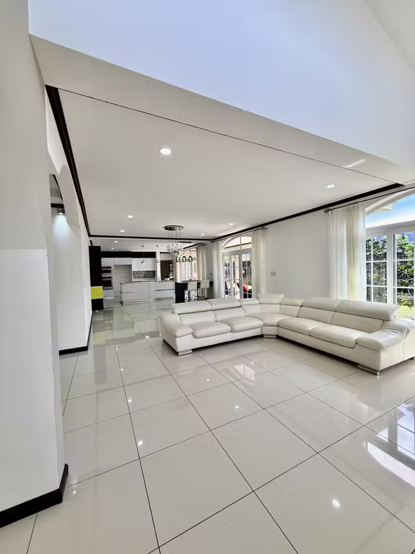 Venta de Espectacular casa en Colinas de Montealegre de 3 habitaciones.