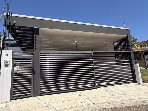 Modern and luxury 1 floor home for rent in Cariari heredia