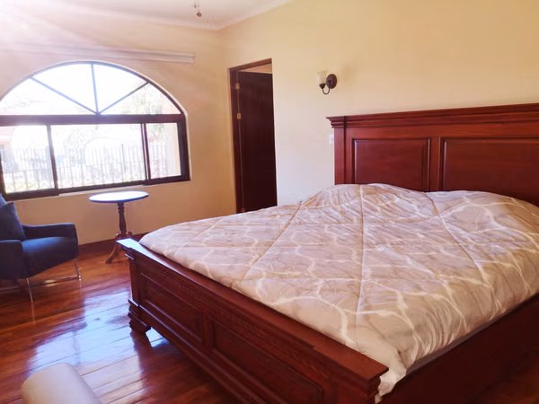 Lujoso Townhouse en Cariari con Vista al Golf 340m2 Amueblado y Equipado