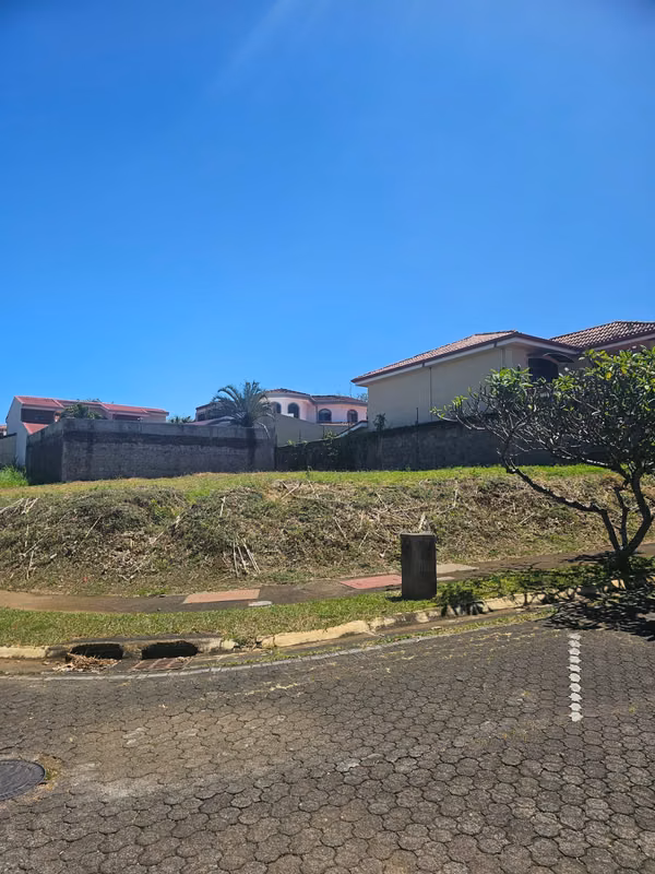 Venta de lotes en exclusivo residencial de Belen Heredia