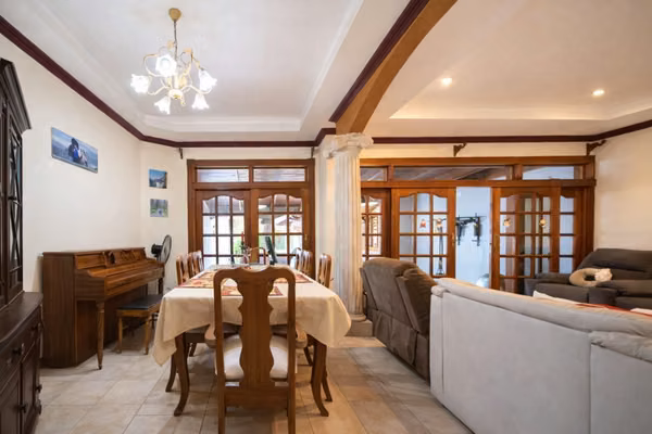 Se vende casa en Residencial Altamonte en Granadilla-Curridabat