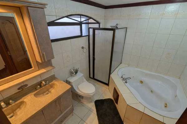 Se vende casa en Residencial Altamonte en Granadilla-Curridabat