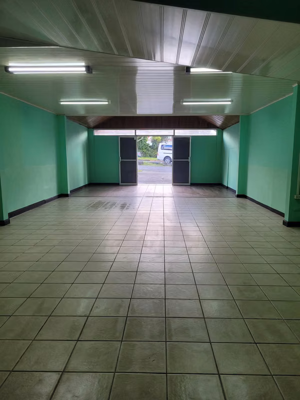 Edificio Comercial en Venta – Ubicación Estratégica en Zapote sobre Carretera Nacional