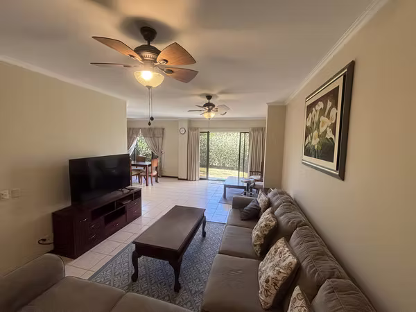 Alquiler de casa en Hacienda Los Reyes | 3 hab + servicio | patio | seguridad 24/7