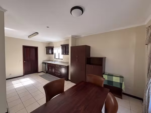 Alquiler de casa en Hacienda Los Reyes | 3 hab + servicio | patio | seguridad 24/7