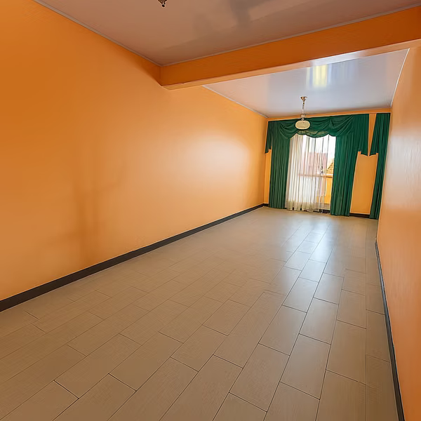 Se vende casa de dos pisos en Lomas de Ayarco-Curridabat