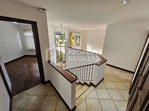 House for rent in Guachipelín Sur de Escazú - 124; 3 rooms - 124; Condominium