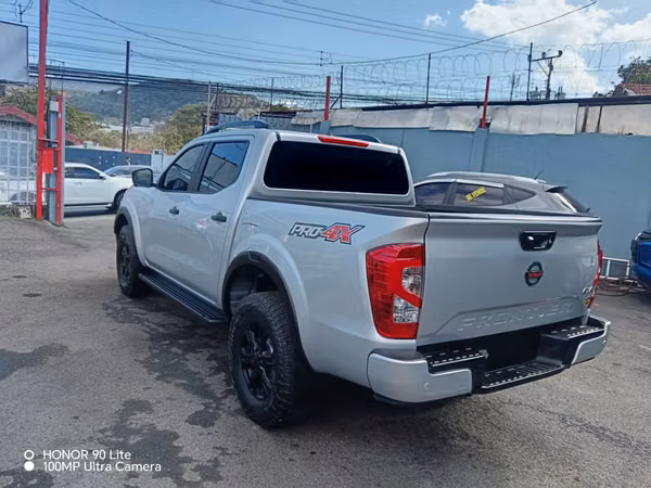 Nissan frontier np300 pro