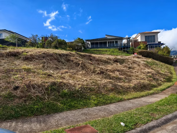 SE VENDE LOTE EN  LOMAS DE ZURQUI SAN ISIDRO DE HEREDIA