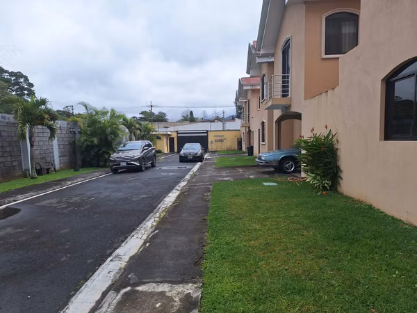 VENTA DE CONDOMINIO 3 CASAS COSTA RICA SAN JOSE CURRIDABAT.
