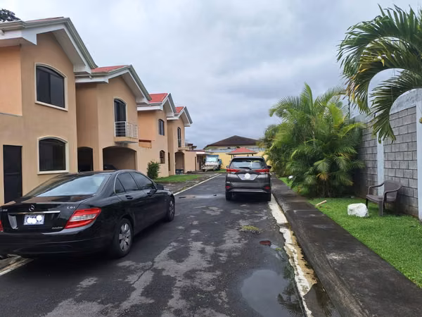 VENTA DE CONDOMINIO 3 CASAS COSTA RICA SAN JOSE CURRIDABAT.