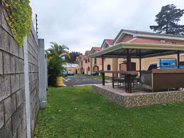 VENTA DE CONDOMINIO 3 CASAS COSTA RICA SAN JOSE CURRIDABAT.