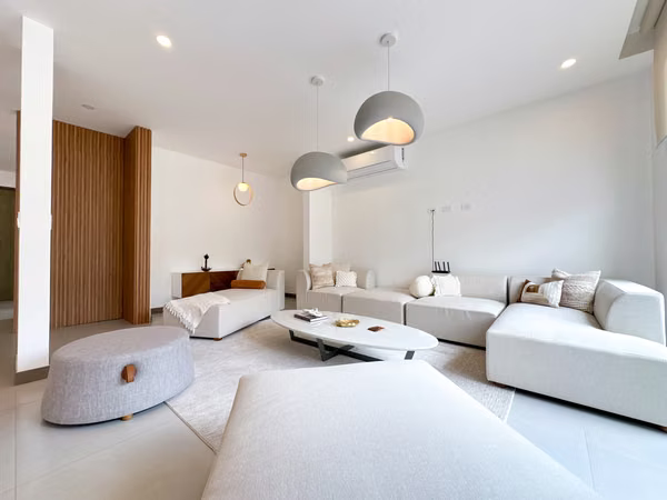 Sale of modern and spacious house located in Santa Ana