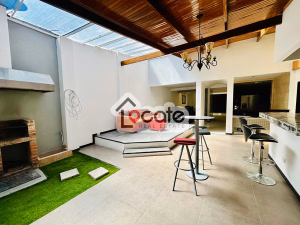 Venta de Casa amplia en Sabana Sur, 3 habitaciones más oficina!