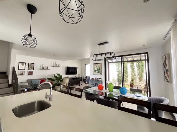 En Venta | Casa Moderna de 3 Habitaciones en Bosques del Café, Guachipelín | Amenidades y Vistas