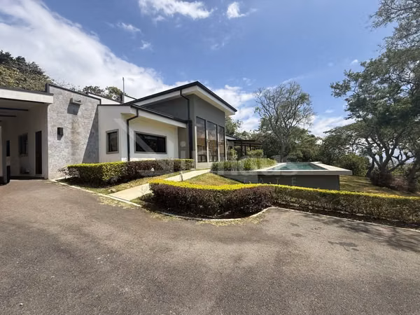 En venta propiedad con dos casas de lujo en Puente Salas, Barva, Heredia