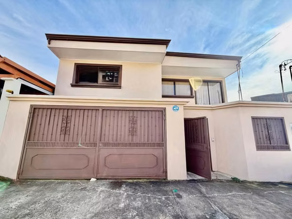 Se Vende o Se Alquila Hermosa Casa en Santo Domingo de Heredia