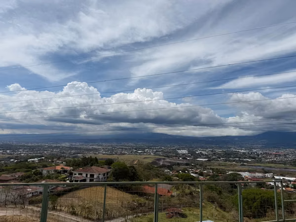 Lote en Venta en Guachipelín, Escazú | Vistas Panorámicas al Valle Central, lote plano