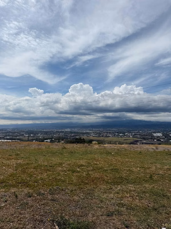 Lote en Venta en Guachipelín, Escazú | Vistas Panorámicas al Valle Central, lote plano