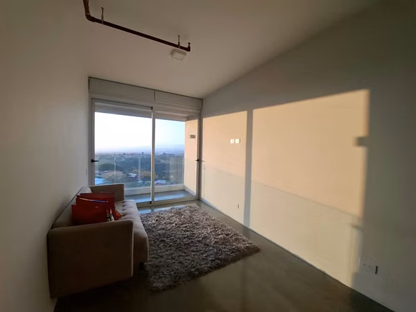 Apartamento de una habitación con línea blanca en Sabana, San José