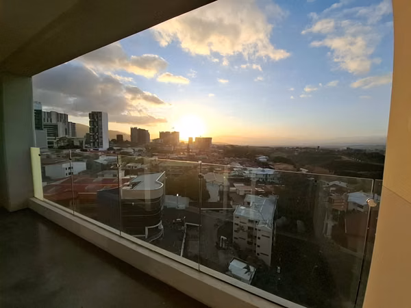 Apartamento de una habitación con línea blanca en Sabana, San José