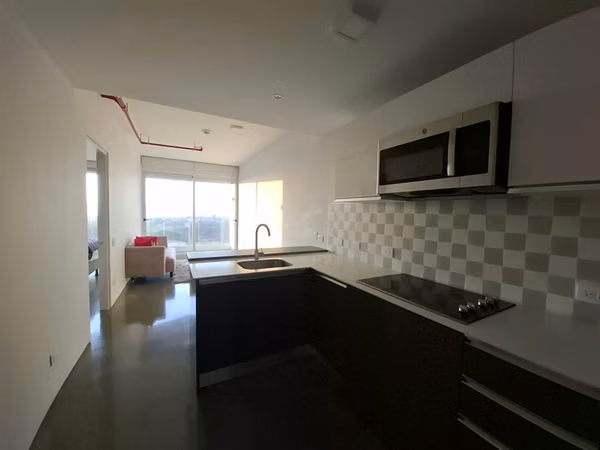 Apartamento de una habitación con línea blanca en Sabana, San José